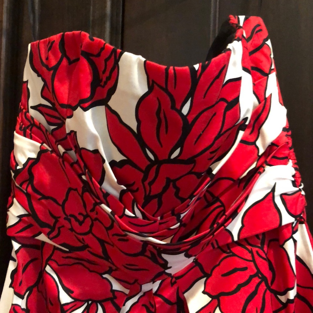 Dress - Picture 2 of 5